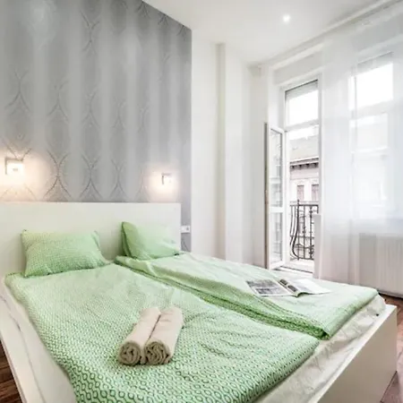 Apartment Hi-bp Design In The Heart Of *