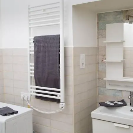 Apartment Hi-bp Design In The Heart Of