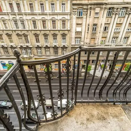 Hi-bp Design In The Heart Of Apartment