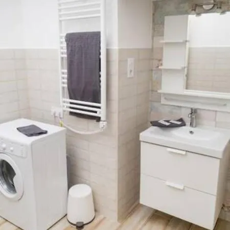 Apartment Hi-bp Design In The Heart Of